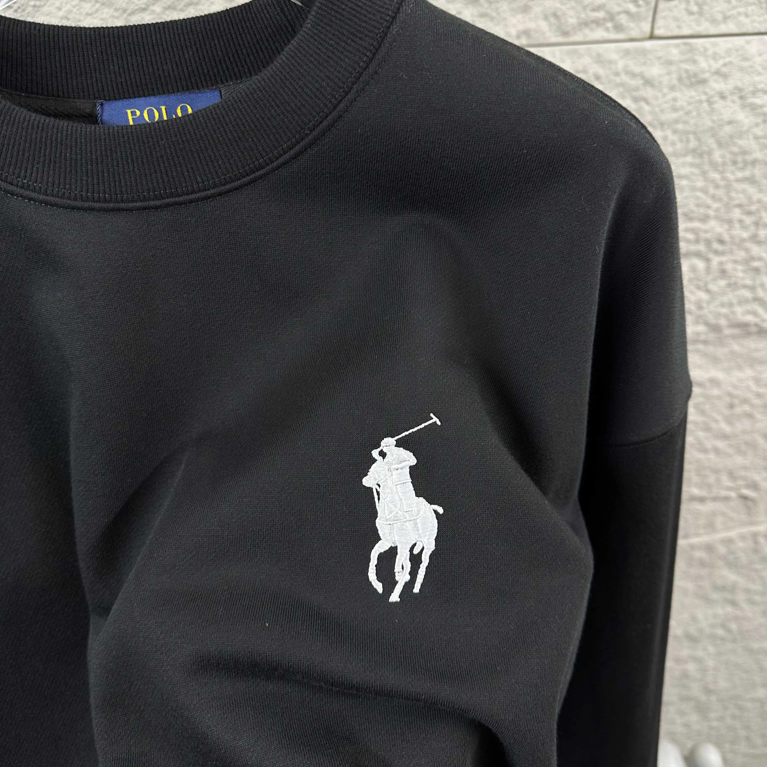 P210 Polo* Ralph Lauren 2025 Autumn and Winter new round neck sweatshirt Classic simple embroidery Customized terry fabric Long sleeves Unisex Color: Black White Size: S (90-130 pounds) M (120-150 pounds) L (140-165 pounds) XL (160-180 pounds) XXL (180-210 pounds)